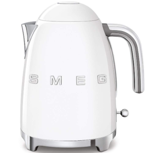 غلاية سميج الكهربائية باللون الأبيض الناصع (Smeg Kettle White) | الفخامة البسيطة في مطبخك KLF03WH