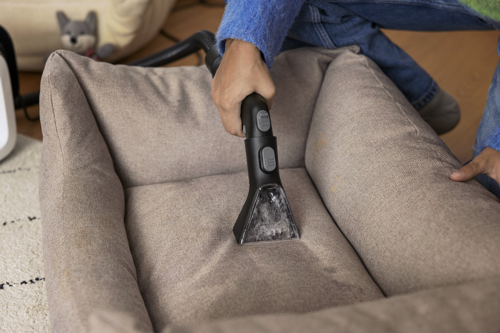 تُعتبر ماكينة غسيل السجاد والمفروشات كارشر SE 3 Compact واحدة من أحدث وأذكى ابتكارات شركة كارشر الألمانية لغسيل وتنظيف المنسوجات بعمق - الصورة 2